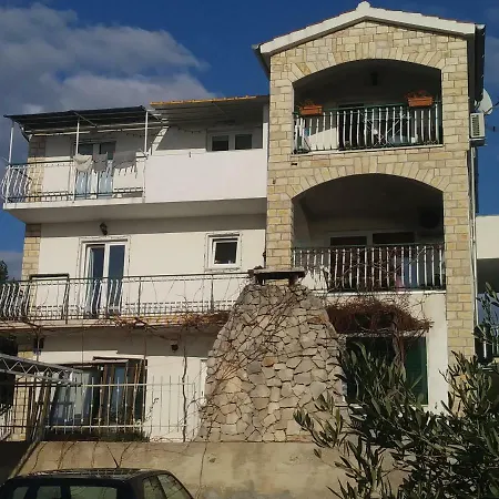 Apartment Ana *
